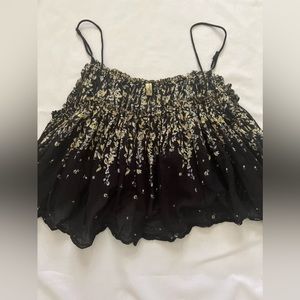 Cropped sleeveless, flowy floral top